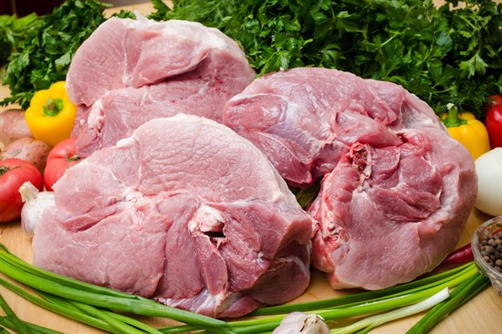 Свинной окорок на кости (домашнее мясо)